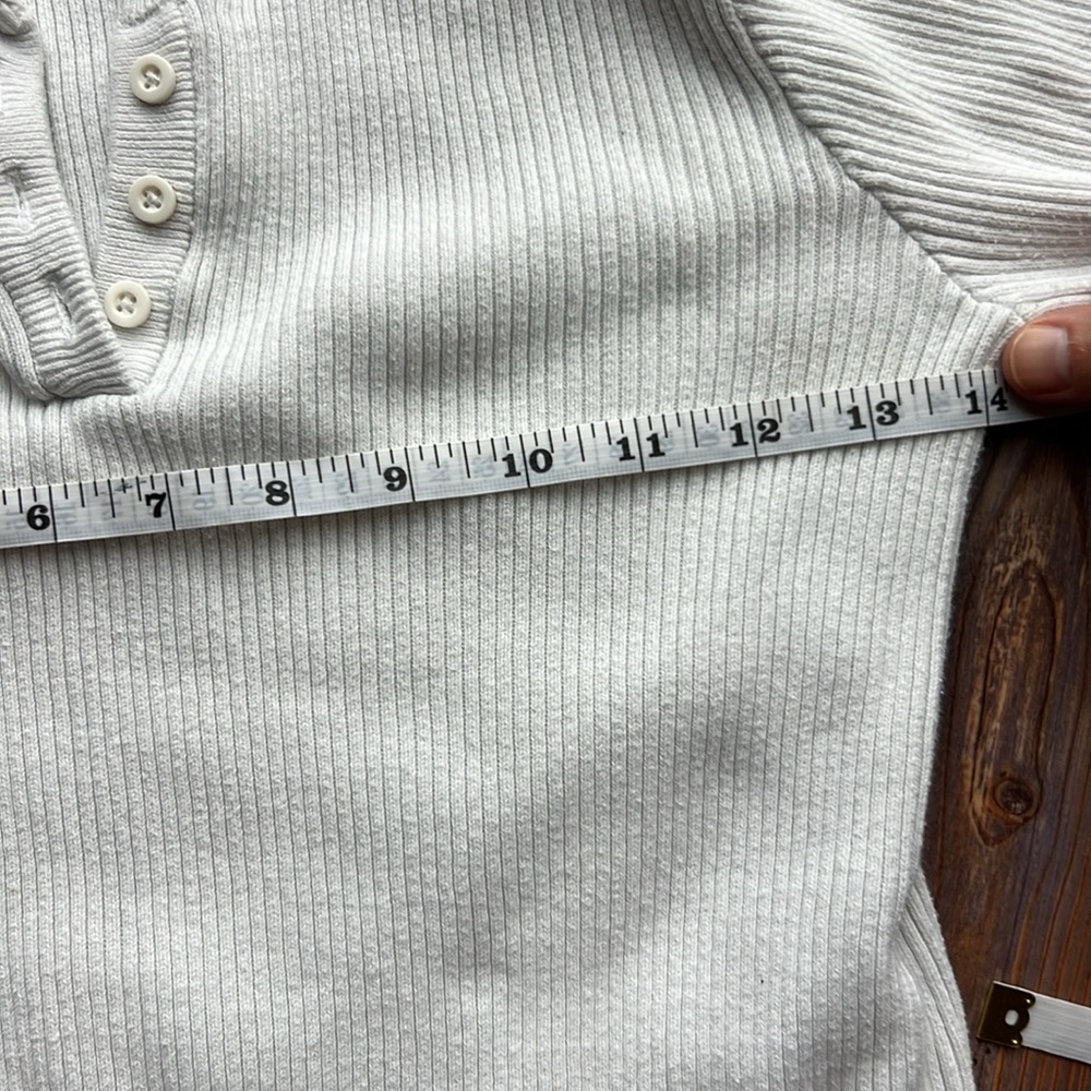 Brandy Melville Lomg Sleeve Cropped shirt - Picture 6 of 7